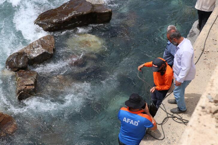 Ekipler Müküs Çayı'nda akıntıya kapılan hemşireyi "Çeme Sidan" mevkisinde arıyor G5