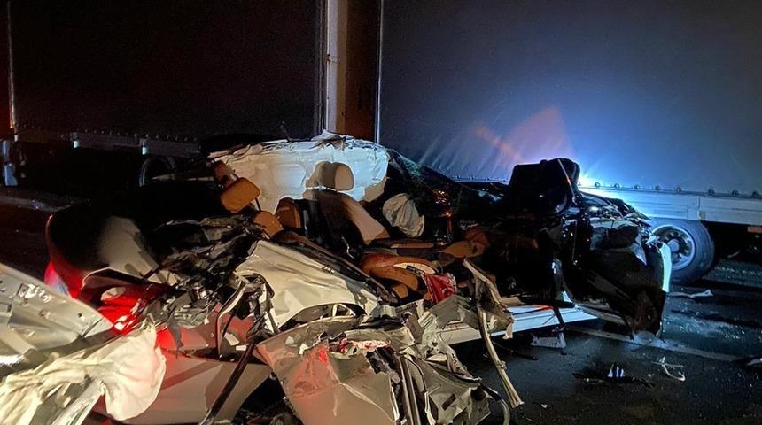 Artvin'de otomobil ile tırın çarpıştığı kazada 1 kişi öldü