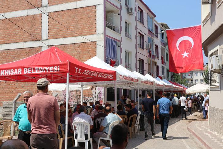 Şehit Piyade Uzman Çavuş Reşat Ergin'in cenazesi, Manisa'da toprağa verildi G1