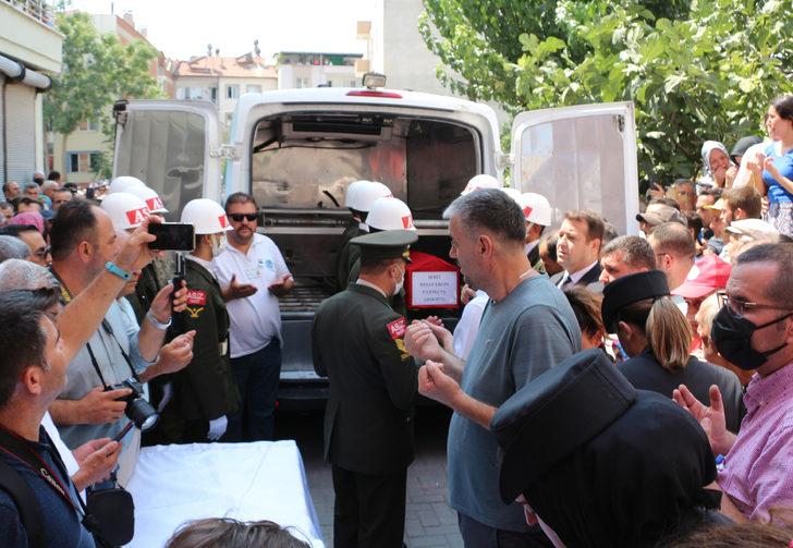 Şehit Piyade Uzman Çavuş Reşat Ergin'in cenazesi, Manisa'da toprağa verildi G3