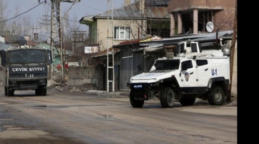 Van'da zırhlı polis aracına roketatarlı saldırı