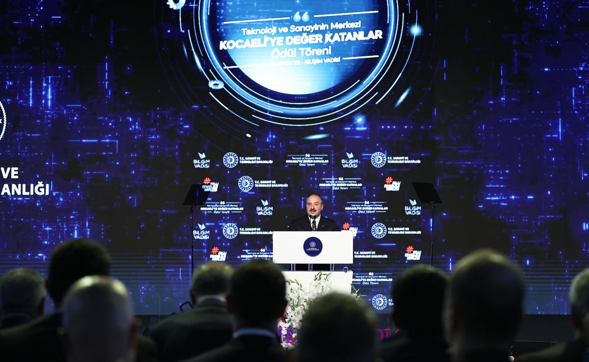 Bakan Varank, "Kocaeli'ye Değer Katanlar &Ouml;d&uuml;l T&ouml;reni"nde konuştu: