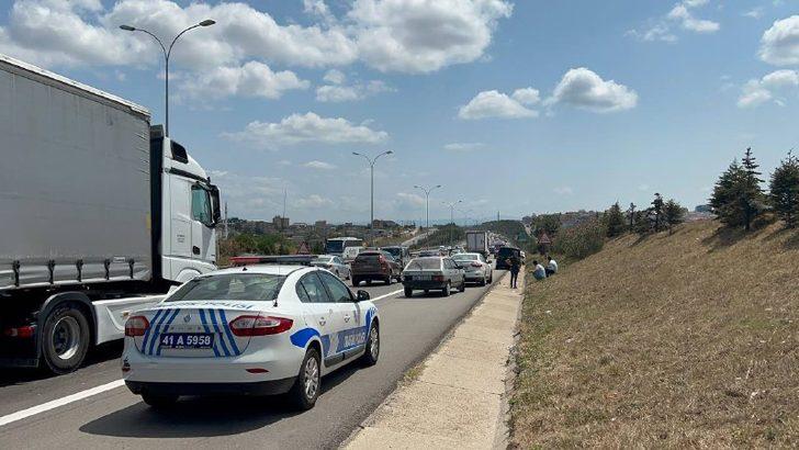 Kocaeli'de zincirleme trafik kazasında 1 kişi yaralandı G3