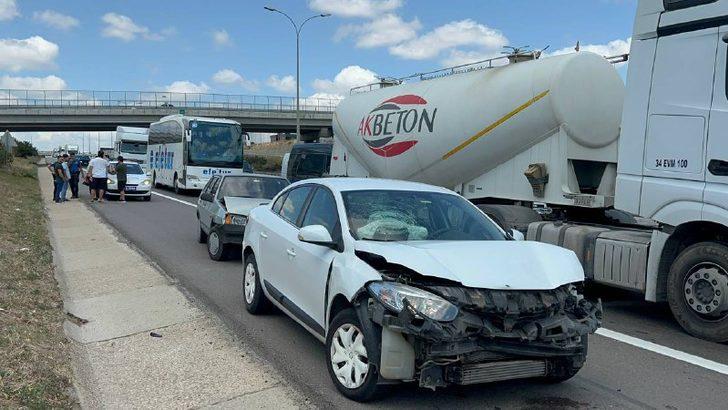 Kocaeli'de zincirleme trafik kazasında 1 kişi yaralandı G4