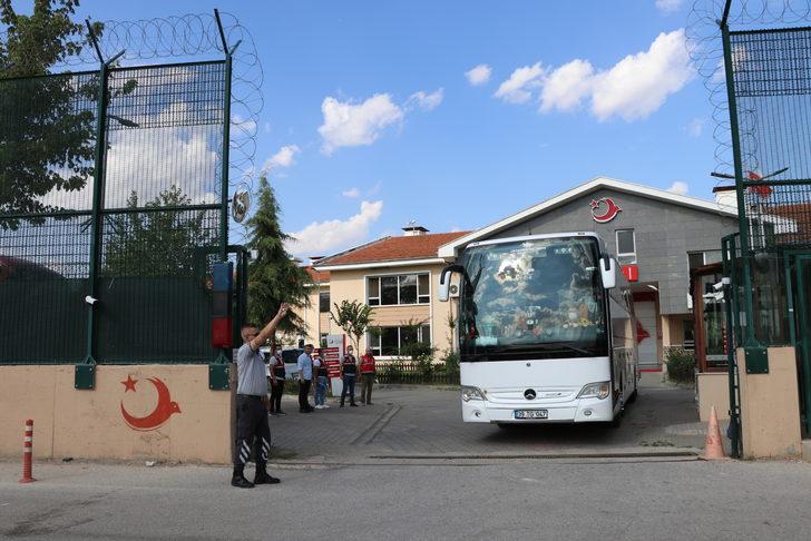 Sınır dışı edilecek 227 Afganistan uyruklu, Edirne'den İstanbul'a gönderildi G5