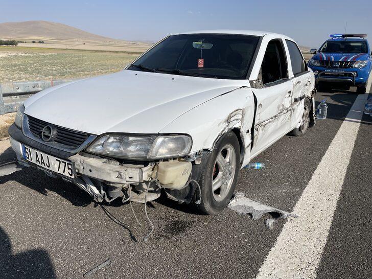 Emniyet şeridinde bekleyen düğün konvoyundaki araçlara tır çarptı, 9 kişi yaralandı G4