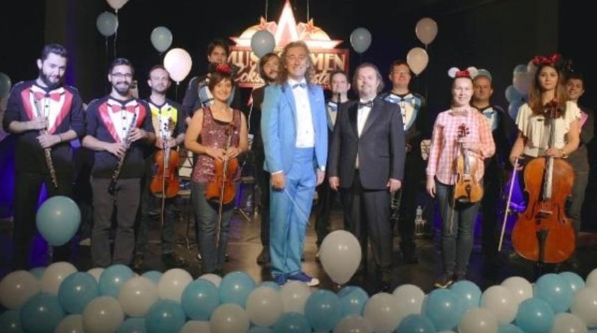 &Uuml;nl&uuml; orkestra şefi Musa G&ouml;&ccedil;men'den &ccedil;ocuklara &ouml;zel g&ouml;steri