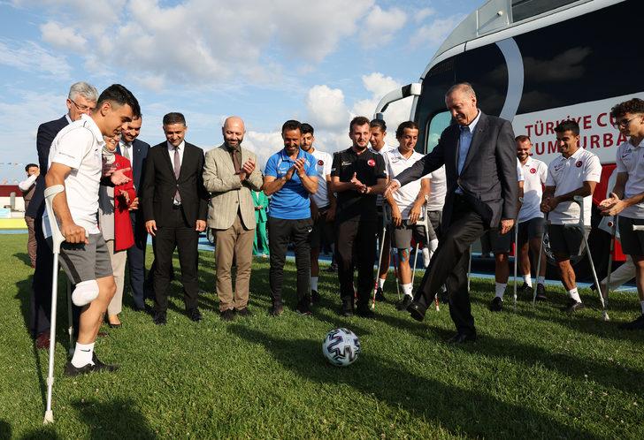 Cumhurbaşkanı Erdoğan, Kocaeli'de kamp yapan Ampute Milli Futbol Takımını ziyaret etti G2
