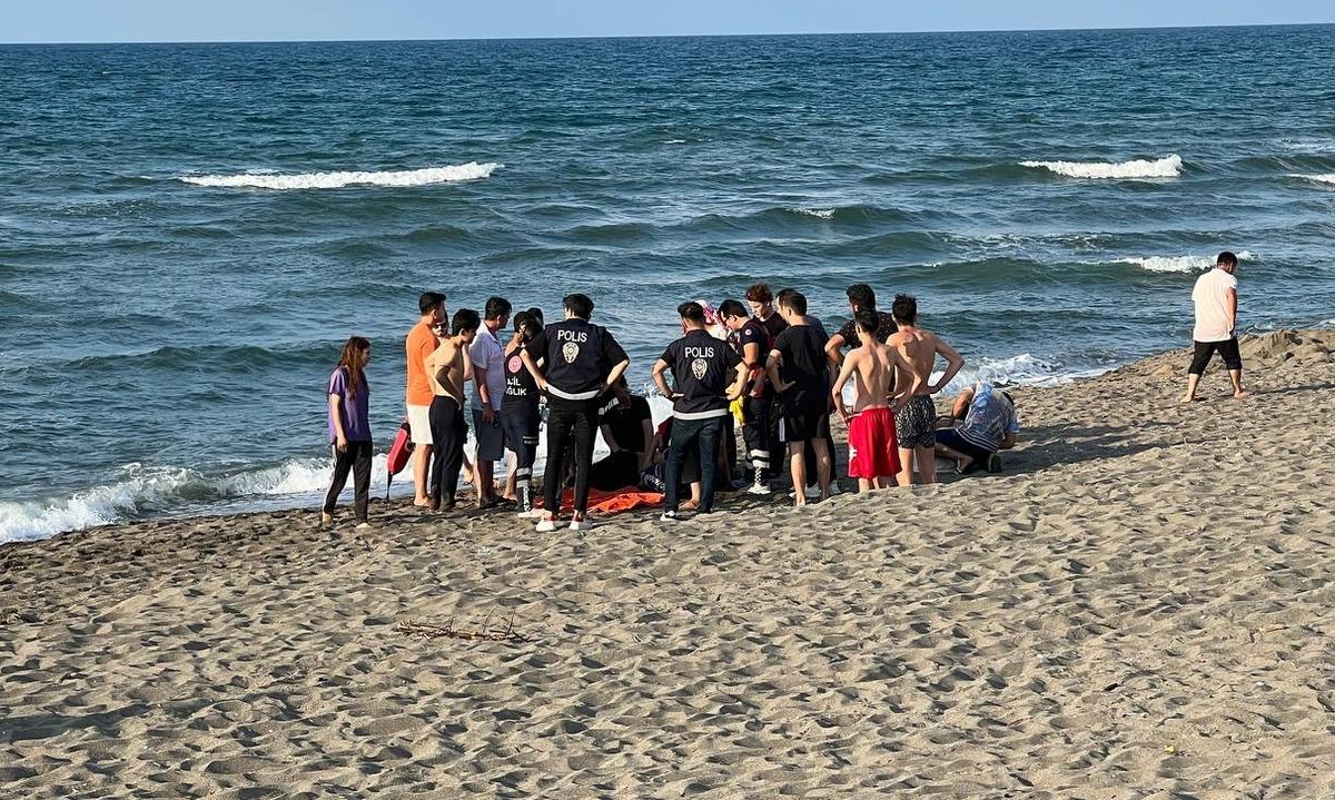 Sakarya'da boğulma tehlikesi ge&ccedil;iren 19 yaşındaki gen&ccedil; kız hastaneye kaldırıldı