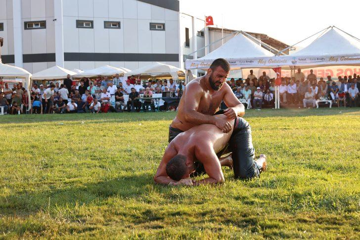 Topçam yağlı pehlivan güreşlerinde başpehlivan Hüseyin Gümüşalan oldu G4