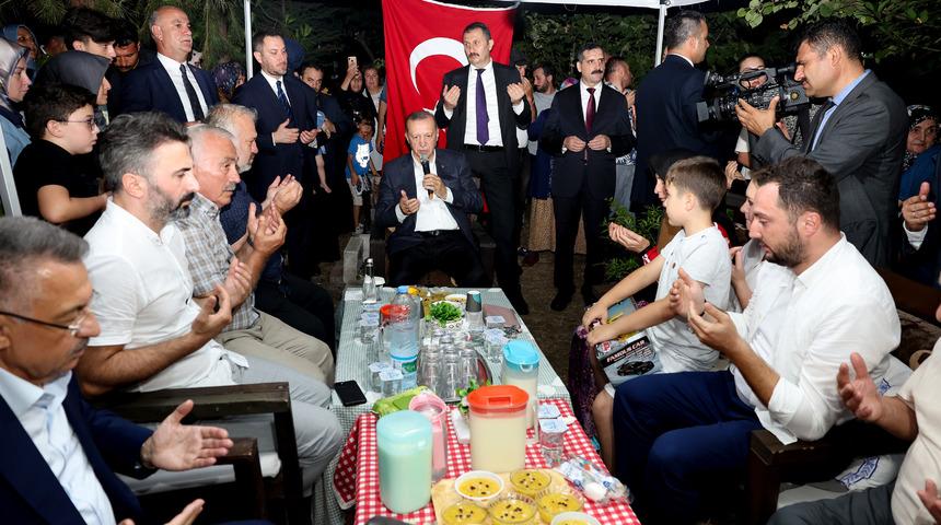 Cumhurbaşkanı Erdoğan'dan şehit ailesine ziyaret
