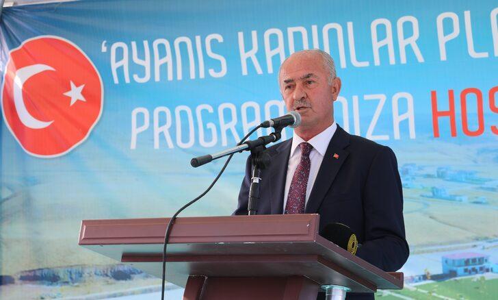 Van Gölü sahilinde kadınlar plajı açıldı G3