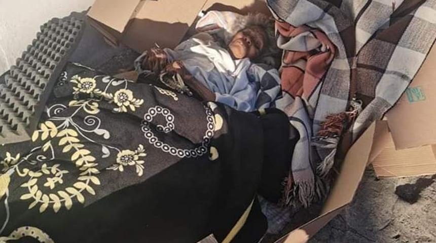 Meksika’da yaşlı kadını karton kutu içerisinde ölüme terk ettiler!