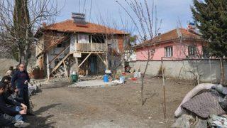 Evin bahçesinde toprağa gömülü çuvalda 2 insan iskeleti