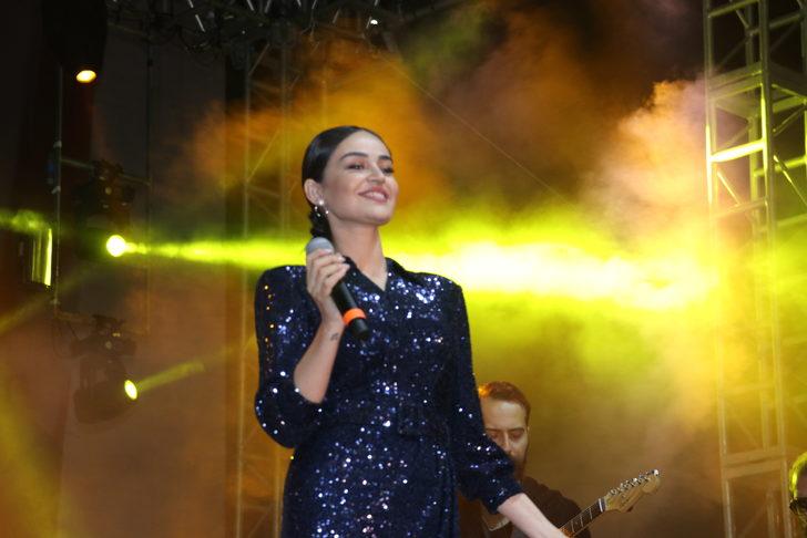 Elif Buse Doğan ve Bengü, Yozgat'ta konser verdi G2