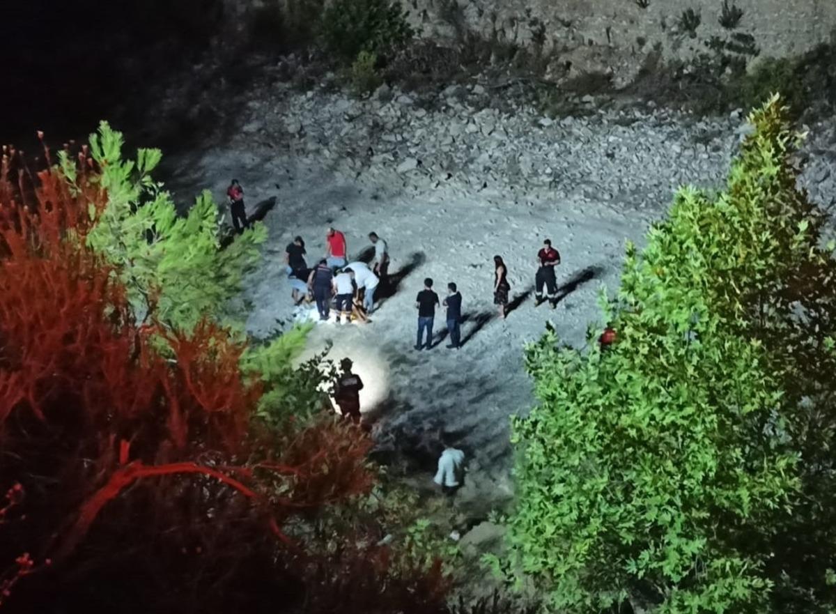 Muğla'da dere yatağına yuvarlanan otomobildeki 2 kişi &ouml;ld&uuml;, 2 kişi yaralandı