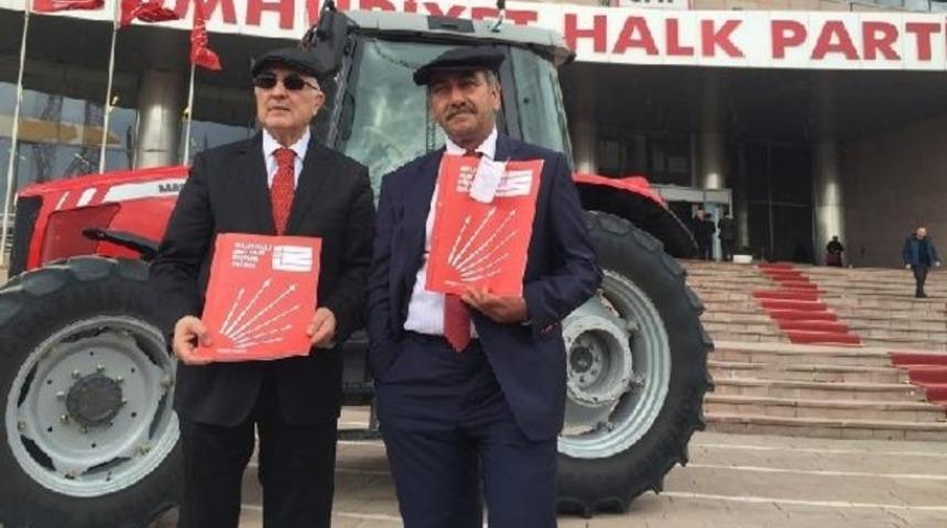 CHP'li Öğüt, aday adaylık başvurusuna traktörle geldi