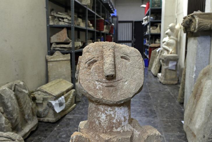 İzmir'de polisin ele geçirdiği yaklaşık 11 bin 500 yıllık heykel uzmanları bekliyor G5