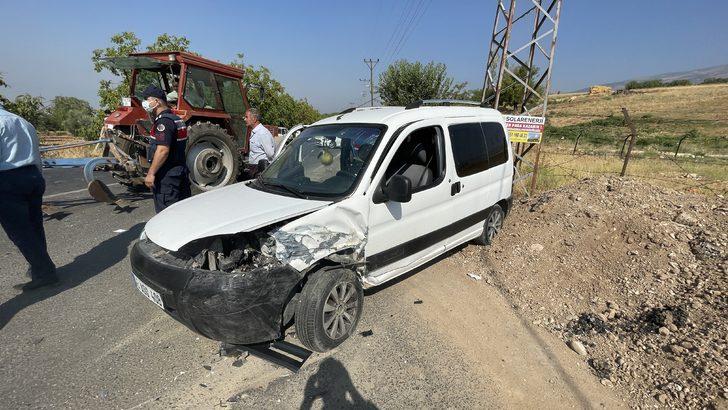 Kahramanmaraş'ta otomobil ile hafif ticari aracın çarpıştığı kazada 7 kişi yaralandı G3