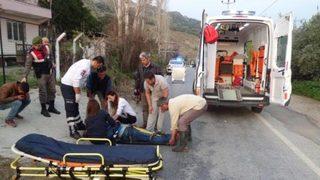 Devrilen motosikletteki 2 kişi yaralandı