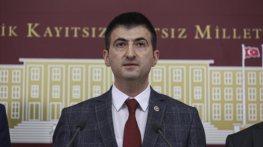 Sildiği tweet'ler gündem olmuştu! Çelebi'den açıklama geldi: 'Ağabeyimden temizlemesini istedim'