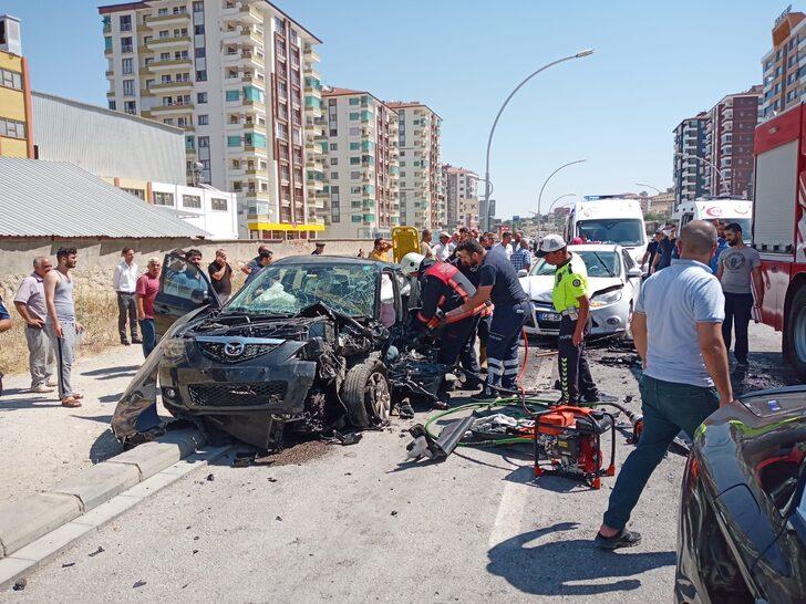 Malatya'da 4 otomobilin karıştığı kazada 9 kişi yaralandı G3