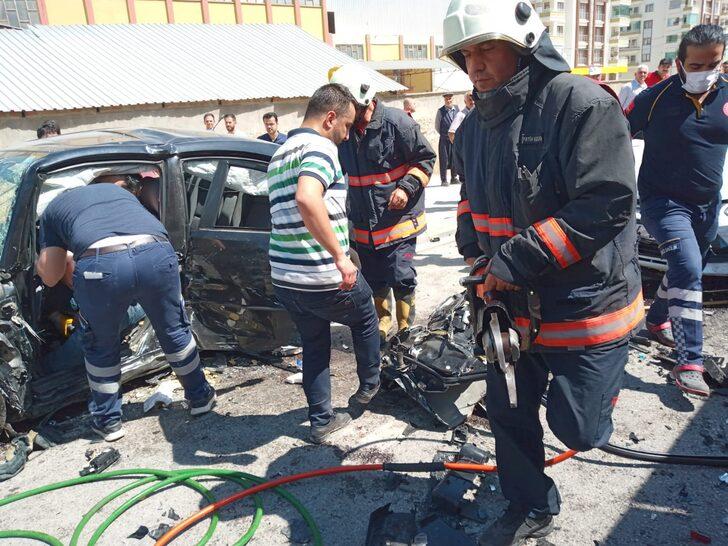 Malatya'da 4 otomobilin karıştığı kazada 9 kişi yaralandı G5