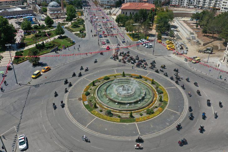 Sivas'ta "Gardaşlık Festivali"nde klasik otomobil ve motosiklet korteji düzenlendi G1