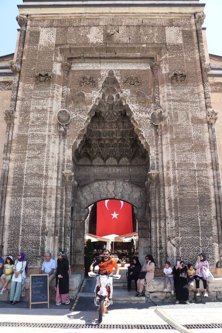 Sivas'ta "Gardaşlık Festivali"nde klasik otomobil ve motosiklet korteji düzenlendi G3