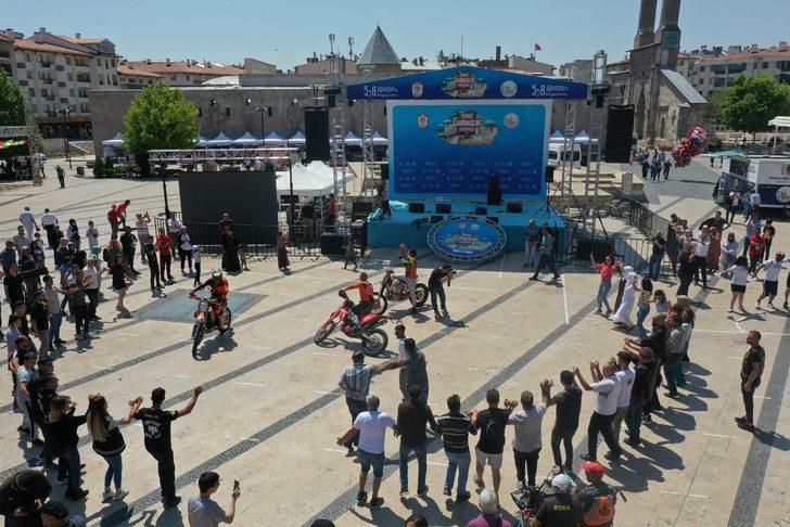 Sivas'ta "Gardaşlık Festivali"nde klasik otomobil ve motosiklet korteji düzenlendi G4
