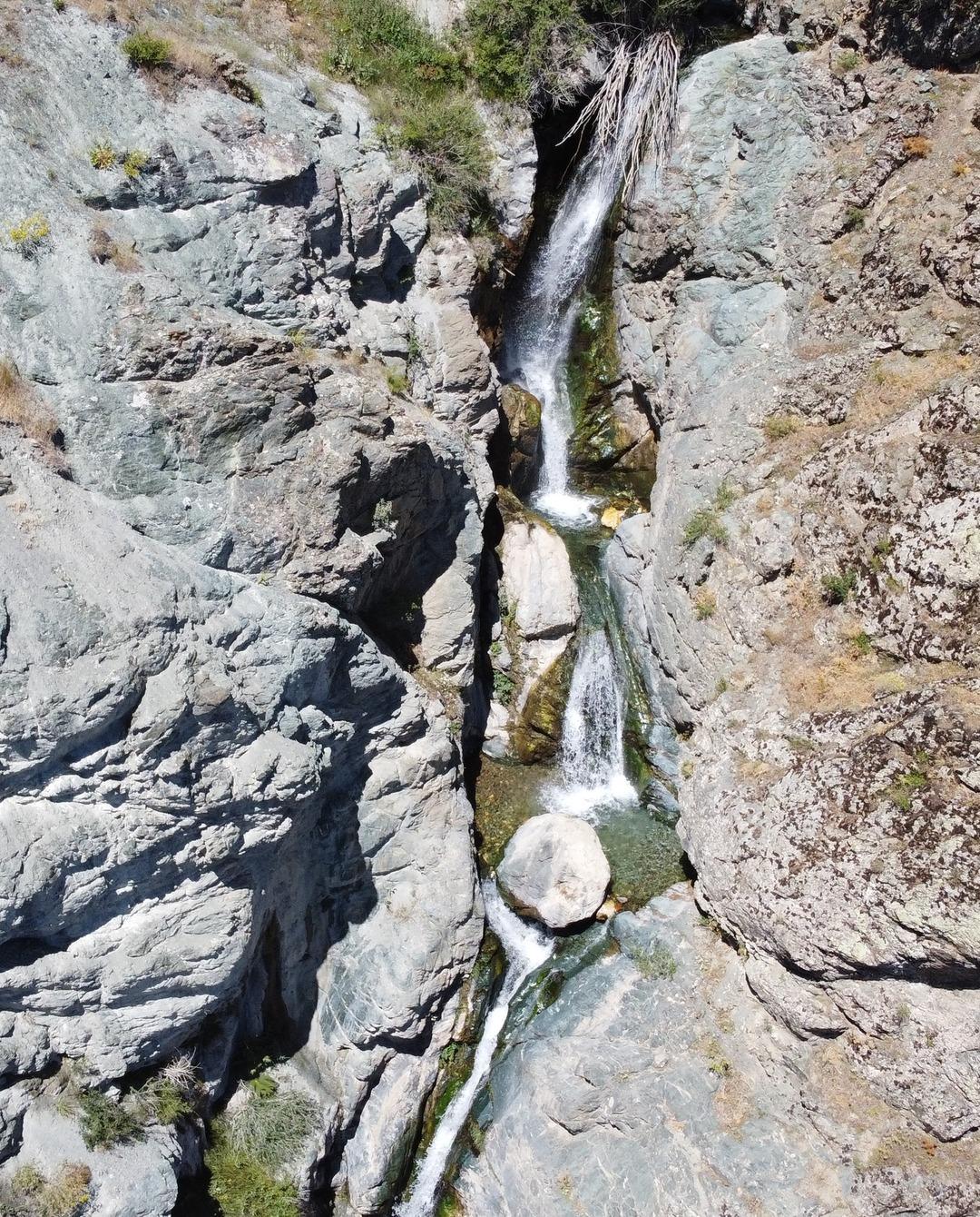 Adeta saklı cennet! Erzincan&rsquo;daki Karacalar Şelalesi doğa tutkunlarının keşfini bekliyor 