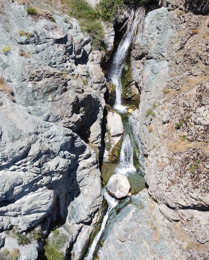 Erzincan'daki "Karacalar Şelalesi" doğa tutkunları tarafından keşfedilmeyi bekliyor G1