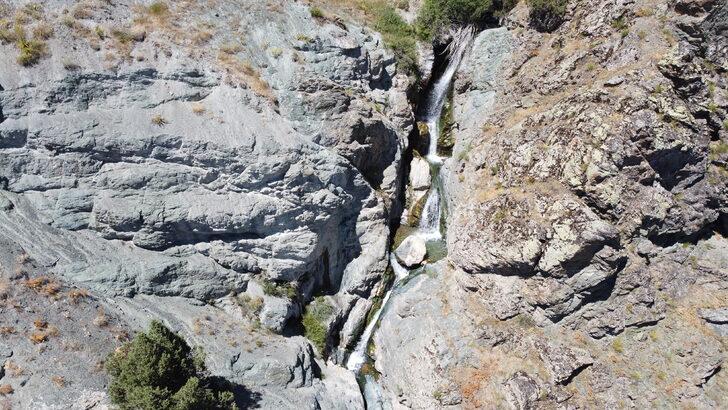 Erzincan'daki "Karacalar Şelalesi" doğa tutkunları tarafından keşfedilmeyi bekliyor G4