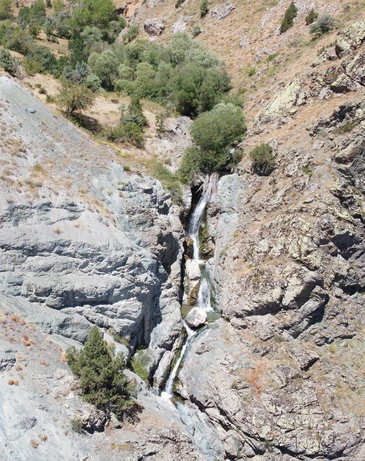 Erzincan'daki "Karacalar Şelalesi" doğa tutkunları tarafından keşfedilmeyi bekliyor G5