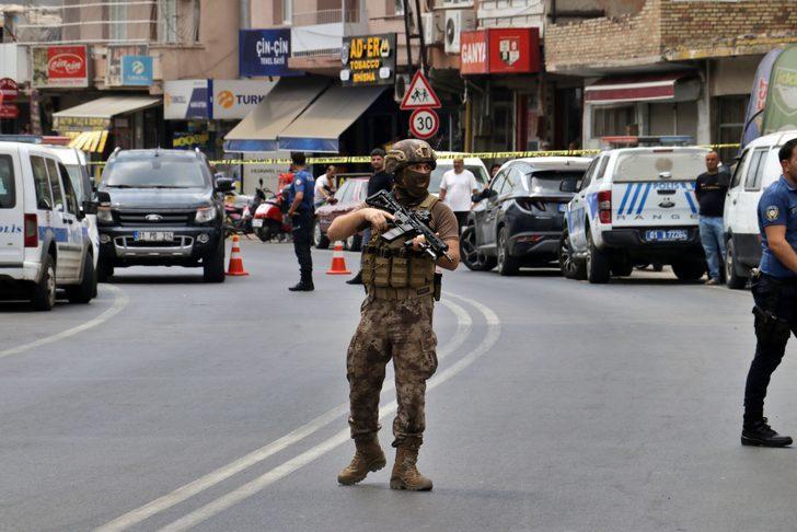 Adana'da kasapta 2 kayınbiraderini silahla yaralayan, 1 kadını rehin alan zanlı yakalandı G3