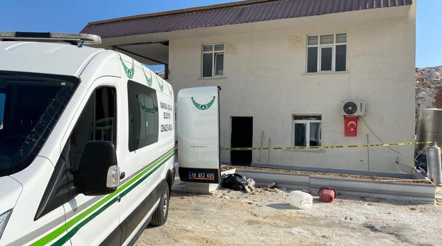 Balıkesir'de boşanma aşamasındaki eşini silahla vurarak öldüren kişi intihar etti