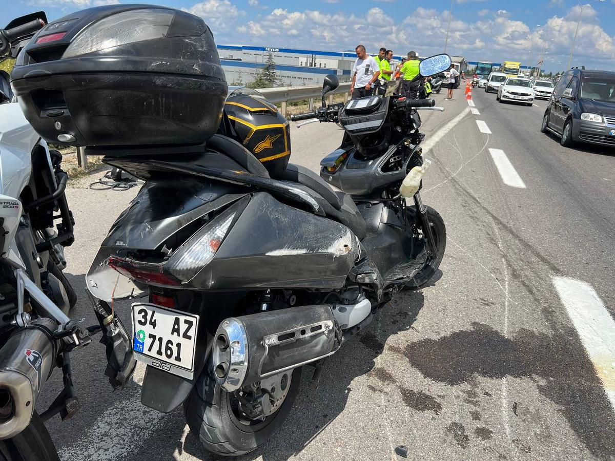 Kocaeli'de trafik kazasında iki motosikletin s&uuml;r&uuml;c&uuml;s&uuml; yaralandı