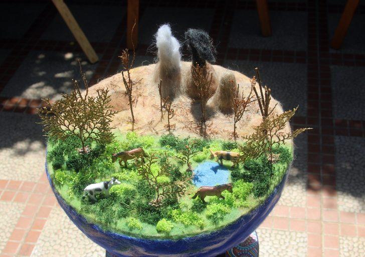 Mersin'de tekstil mühendisi kadın, yünlerden tablo yapıyor G4