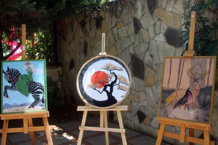 Mersin'de tekstil mühendisi kadın, yünlerden tablo yapıyor G5