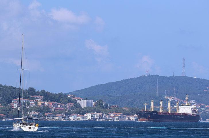 Ukrayna'dan yola çıkan mısır yüklü gemi İstanbul Boğazı'ndan geçti G4