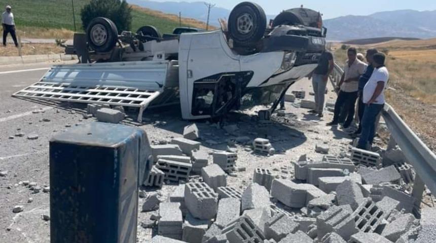 Elazığ'da pikap ve taksinin çarpışması sonucu 1 kişi öldü, 2 kişi yaralandı