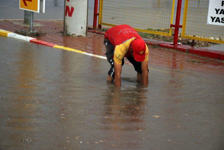 Uşak'ta sağanak hayatı olumsuz etkiledi G1