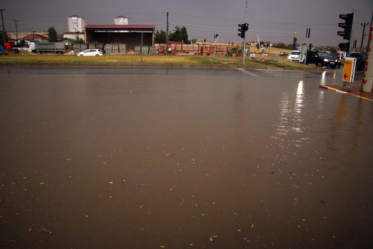 Uşak'ta sağanak hayatı olumsuz etkiledi G2