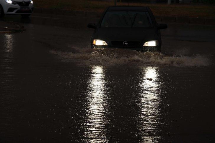 Uşak'ta sağanak hayatı olumsuz etkiledi G3