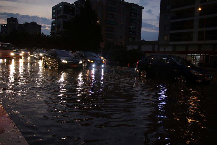 Uşak'ta sağanak hayatı olumsuz etkiledi G5