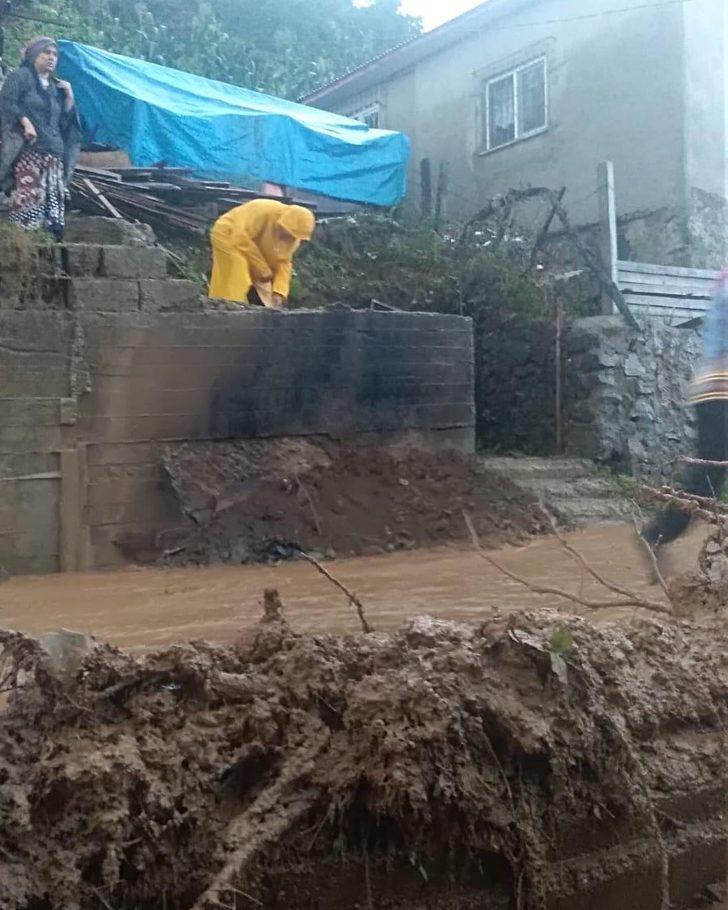 Giresun'da sağanak heyelan ve su taşkınlarına yol açtı G4