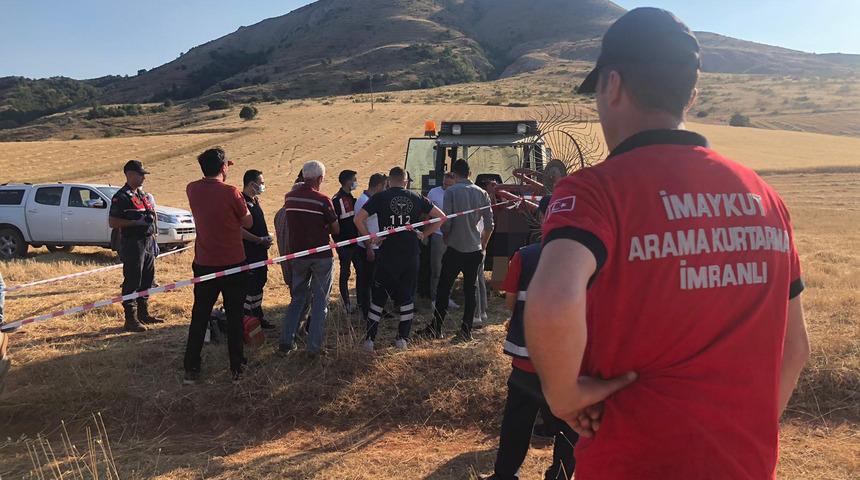 Sivas'ta traktörle tarım aletinin arasında sıkışan kişi öldü