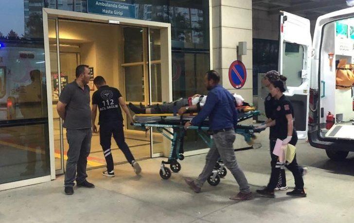 Siirt'te askeri araç ile kamyonetin çarpışması sonucu 5 kişi yaralandı G3