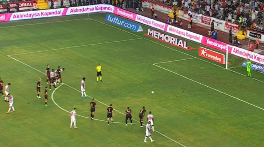 Son dakika: Antalyaspor - Galatasaray maçına Fernando Muslera damgası! "Luiz Adriano korkudan penaltıyı atamadı!"