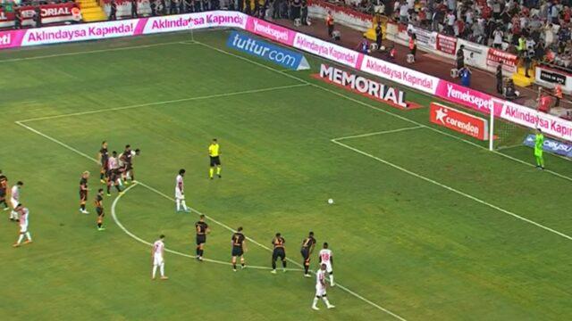 Son dakika: Antalyaspor - Galatasaray maçına Fernando Muslera damgası! Luiz Adriano korkudan penaltıyı atamadı!